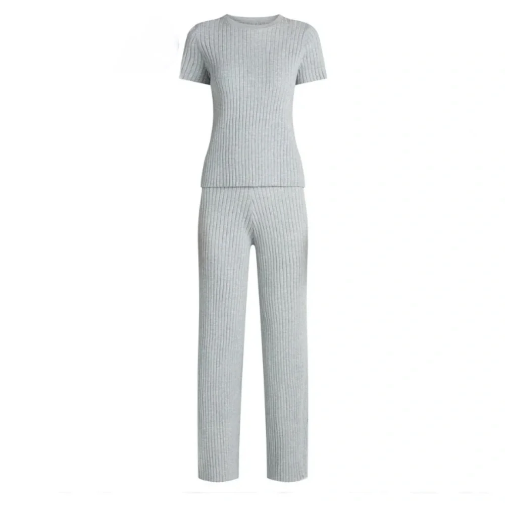 Gray Ribbed Knit Two-Piece Set - Picture 5 of 5